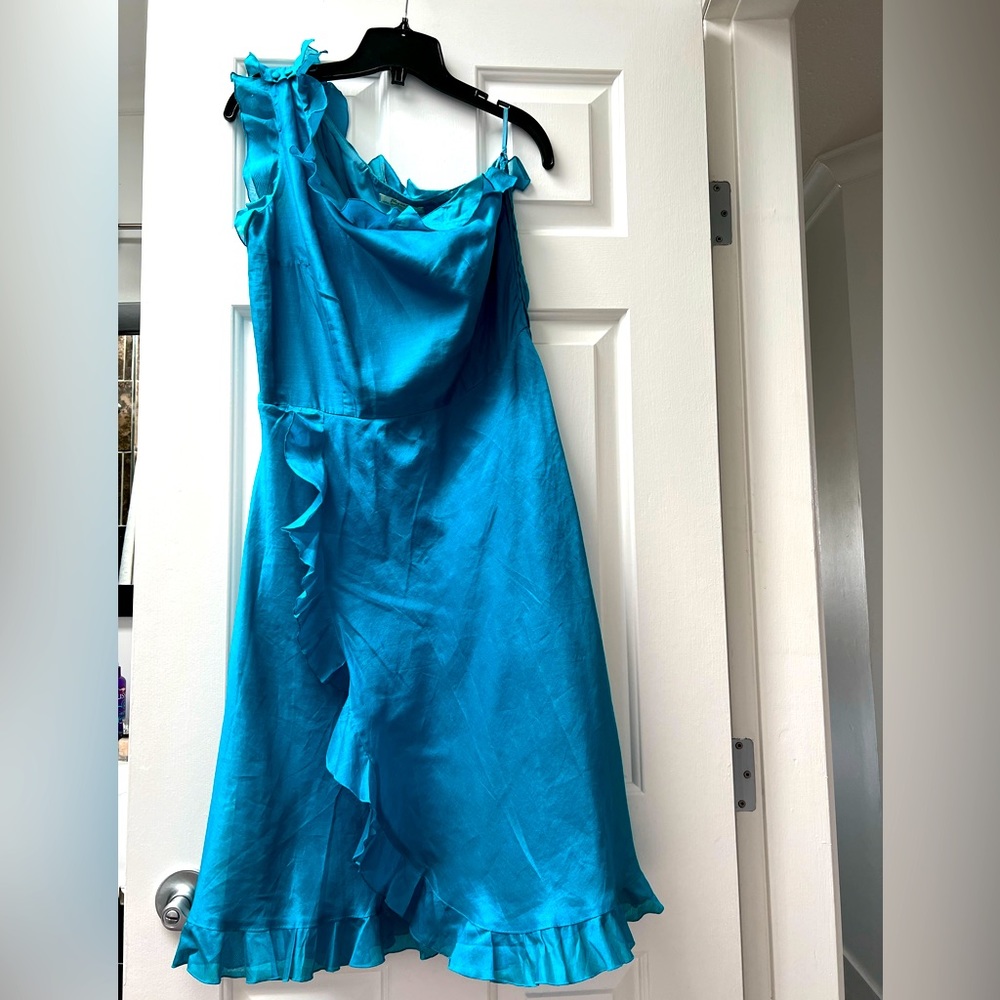 Purchased at a high and vintage thrift store. However, it’s too small for me.